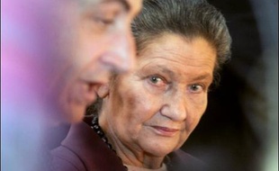 L'ancienne ministre centriste Simone Veil, qui a apporté jeudi son soutien à Nicolas Sarkozy pour la présidentielle, a estimé que "Bayrou, c'est le pire de tous" rapporte samedi Aujourd'hui en France/le Parisien daté de samedi.