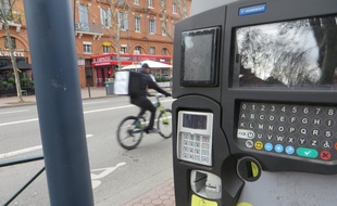 En centre-ville, le temps maximum de stationnement est limité à 2 heures. Après, c'est le coup de bambou.