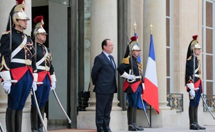 François Hollande sur le perron de l'Elysée, 18 mars 2014 à Paris