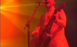 Le groupe de rock américain The Smashing Pumpkins, emmené par le chanteur Billy Corgan, entamera le 22 mai à Paris (Grand Rex) une série de concerts qui marquera sa reformation sept ans après sa séparation, a annoncé mardi le promoteur du spectacle parisien.