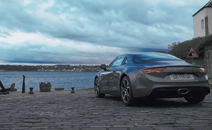 L'entrepreneur a acquis une Alpine A110 qu'il met à disposition de ses salariés.