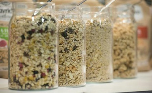 Des céréales sans gluten présentées e 8 avril 2016 au "Salon des allergies alimentaires et des produits porte de Versailles à Paris