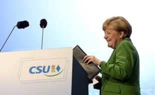 La coalition d'Angela Merkel formée des conservateurs et des Libéraux en Allemagne obtiendrait une très courte avance aux élections, selon le dernier sondage paru avant les législatives de dimanche.
