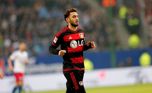 Hakan Calhanoglu, le jeune Turc du Bayer Leverkusen, lors d'un match à Hambourg en Bundesliga, le 17 octobre 2015.
