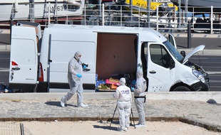 Le fourgon à l'origine des agressions à la voiture-bélier.