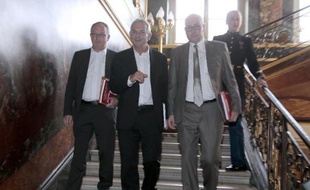 Eric Aubin, Thierry Lepaon et Eric Lafont à l'issue d'une réunion à Matignon le 4 juillet 2013 à Paris