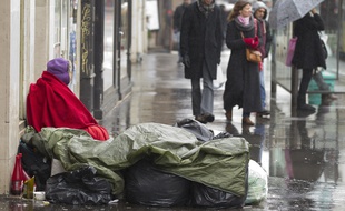 Une femme SDF à Paris. (Illustration)