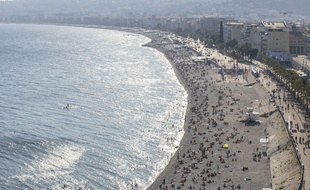 Déjà du monde sur les plages niçoises, le 11 juillet 2020.