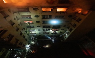 Au moins dix personnes sont mortes et une autre a été grièvement blessée dans cet incendie d'origine probablement criminelle