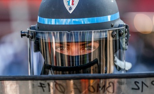 Des manifestants ont appelés, samedi à Paris, les forces de l'ordre à se donner la mort