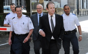 François-Marie Banier et son avocat.
AFP PHOTO / MEHDI FEDOUACH