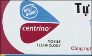 Le numéro un mondial des microprocesseurs, l'américain Intel, a indiqué vendredi s'attendre à dégager au premier trimestre 2006 un chiffre d'affaires compris entre 8,7 et 9,1 milliards de dollars, et non plus entre 9,1 et 9,7 milliards.