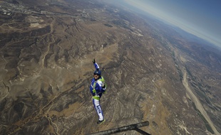 L'Américain Luke Aikins s'est jeté dans le vide au dessus de la Simi Valley (Californie) sans parachute, le 30 juillet 2016.