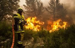 Les Bouches-du-Rhône en vigilance rouge incendie, les massifs interdits