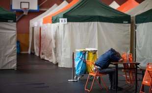 Vingt-cinq couchages sous tentes vont être installés dans le gymnase Joël-Paon à Nantes.