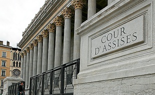 Ils comparaissent devant
la cour d'assises de Lyon (archives).