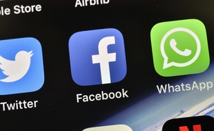 Une icone Facebook sur un écran de téléphone (image d'illustration).