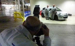 Présentation de la dernière voiture produite par l'usine PSA d'Aulnay-sous-Bois, le 25 octobre 2013.