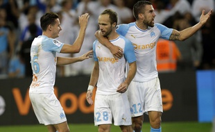Thauvin, Germain et Strootman célèbrent la victoire de l'OM face à Strasbourg.
