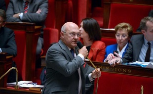 Engagement phare de François Hollande, le contrat de génération, créant des binômes jeune-senior pour encourager l'embauche des premiers et garantir l'emploi des seconds, franchit mercredi l'étape du Conseil des ministres avant un examen mi-janvier au Parlement.