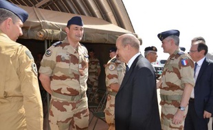 Le ministre français de la Défense, Jean-Yves Le Drian, qui rencontrait jeudi les soldats français basés à Bangui, a écarté le risque d'un enlisement pour la France, près d'un mois après le lancement de l'opération Sangaris qui peine pour le moment à mettre fin aux violences.
