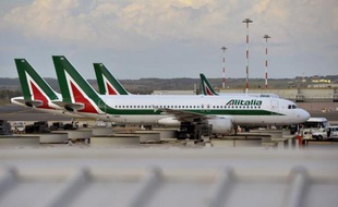 L'assemblée générale des actionnaires de la compagnie aérienne italienne en difficulté Alitalia a validé "à l'unanimité" le principe d'une augmentation de capital d'un maximum de 300 millions d'euros