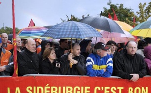 La direction d'ArcelorMittal devrait annoncer lundi matin lors d'un comité central d'entreprise (CCE) la fermeture définitive des hauts fourneaux de Florange, à l'arrêt depuis 14 mois, affaiblissant plus encore la tradition sidérurgique lorraine.