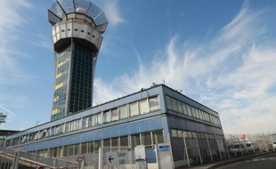 La tour de contrôle à l'aéroport d'Orly, le 20 juillet 2010