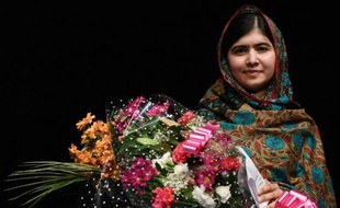 La jeune prix Nobel de la Paix pakistanaise Malala Yousafzai le 10 octobre 2014 à Birmingham, en Angleterre