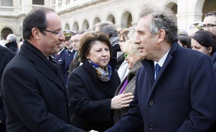 François Hollande a assuré qu'il aurait, "quoi qu'il fasse", "de la considération" pour François Bayrou, le candidat du Modem qui doit livrer ce jeudi sa position sur le second tour, ajoutant qu'il le laissait "libre", jeudi sur France 2.