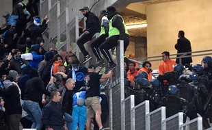 Les affrontements ont débuté dans le stade.