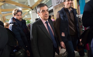 François Fillon, le 3 janvier 2017, dans un centre Emmaüs de Paris.