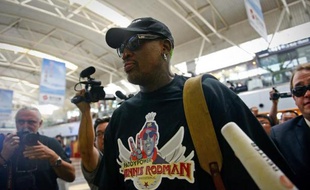 L'ancienne vedette du basket américain Dennis Rodman a indiqué mardi être en route pour la Corée du Nord, mais s'est refusé à dire s'il comptait obtenir la libération d'un Américain emprisonné par Pyongyang