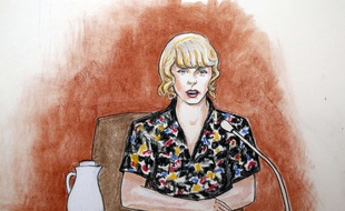 Croquis de Taylor Swift s'exprimant lors du procès.
