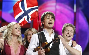 Le chanteur norvégien Alexander Rybak lors de sa victoire à l'Eurovision le 16 mai 2009.