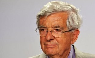 Le sénateur et ancien ministre de l'Intérieur Jean-Pierre Chevènement a estimé jeudi que la jeunesse corse était "abandonnée à un endoctrinement" nationaliste nourri notamment par les antennes locales de France 3 et de Radio France, des propos jugés "diffamatoires" par le groupe de radio.