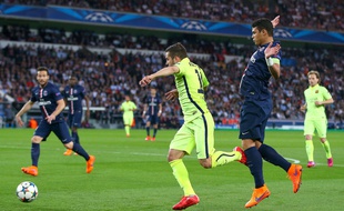 Thiago Silva (à droite) lors du match entre le PSG et le Barça le 15 avril 2015.
