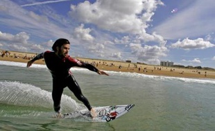 Entraînement avant le début des épreuves du Quicksilver Pro à Hossegor, le 28 septembre 2007.