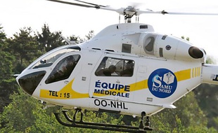 Un hélicoptère du Samu dépose un blessé près de l'hôpital Jeanne de Flandre, le 17 Juin 2011 à Lille