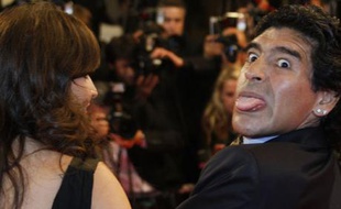 L'une de ses dernières apparitions publiques en France, en mai 2008, lors du Festival de Cannes. Diego Maradona y présente son film, réalisé par Emir Kusturica. Il se doutait peut-être déjà qu'il allait prendre en main la sélection argentine quelques mois plus tard.
