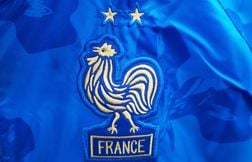 Les douanes saisissent 20.000 maillots de football de contrefaçon