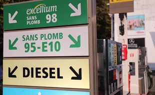 La hausse des prix des carburants obligent les automobilistes aux revenus limités à s'adapter.