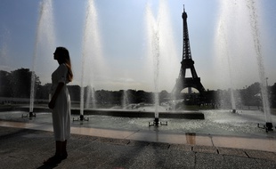 Paris, le 24 juillet 2018. Le phénomène des îlots de chaleur urbains fait suffoquer les habitants des villes.