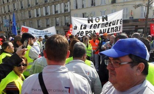 PSA Peugeot Citroën annonce l'arrêt en 2014 de la production de véhicules à l'usine d'Aulnay (Seine-Daint-Denis), où travaillent plus de 3.000 salariés tout en maintenant "la vocation industrielle" du site, selon un communiqué publié jeudi.