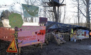Un campement dressé par les opposants au projet du Center Parcs de Roybon (Isère), le 23 décembre 2014