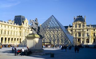 Illustration de la Pyramide du Louvre.