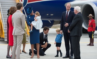 Le Premier ministre canadien Justin Trudeau accueille la famille royale le 24 septembre 2016 à Victoria en Colombie Britannique au Canada. JONATHAN HAYWARD / AFP
