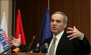 Garry Kasparov, chef de file du mouvement L'Autre Russie, a appelé dimanche l'opposition à unir ses forces pour "démanteler" le régime mis en place par Vladimir Poutine, alors qu'elle reste lourdement handicapée par ses divisions internes.