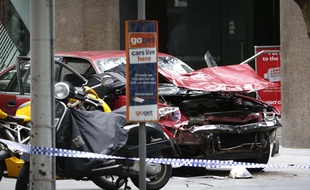 Une femme de 33 ans blessée lorsqu'un conducteur fou avait foncé dans la foule à Melbourne le 20 janvier 2017 est décédée dix jours plus tard.