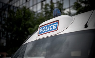 Une voiture de police.